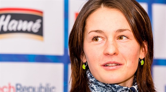 Biatlonistka Veronika Vítková na tiskové konferenci ped odletem do Östersundu.