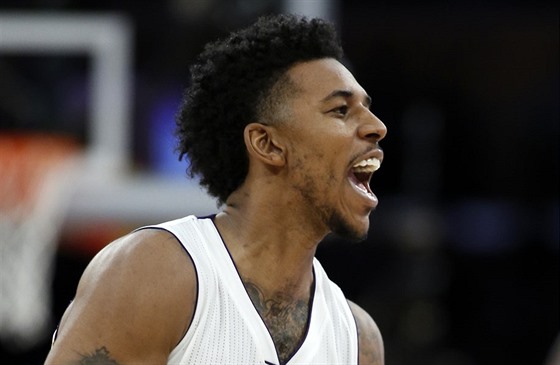 Nick Young z LA Lakers se raduje z povedené akce.