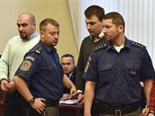 Obžalovaní Simon Baier (vlevo), Michal Cvan (třetí zleva) a Jozef Minár... Obžalovaní Simon Baier (vlevo), Michal Cvan (třetí zleva) a Jozef Minár...