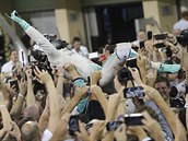 KRL JE MRTEV, A IJE KRL! Nico Rosberg slav titul mistra svta ve formuli 1.