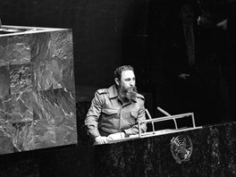 Fidel Castro promlouvá k auditoriu OSN v New Yorku v roce 1979.