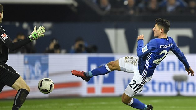 Alessandro Schpf ze Schalke dv gl v utkn proti Darmstadtu.