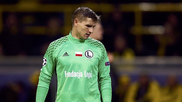 Brank Legie Varava Radoslaw Cierzniak krtce po inkasovn estho glu z kopaek Dortmundu.