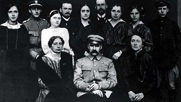 Josef Pisudski v rodinnm a ptelskm kruhu, duben 1919
