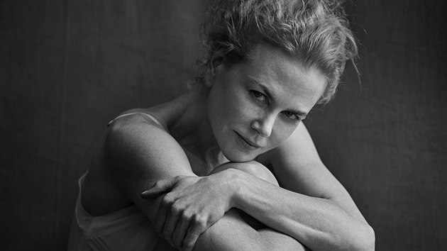 Pirozen krse en vzdal kalendem Pirelli pro rok 2017 hold Peter Lindbergh. Jako prvn do kalende fotil hereku Nicole Kidmanovou.