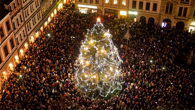 V centru Liberce se slavnostn rozsvtil vnon strom (27. listopadu 2016)