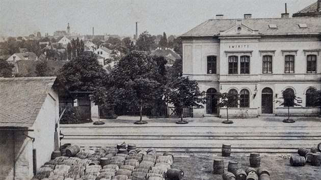 Uniktn ndran budova ve Smiicch na Krlovhradecku na historickm snmku
