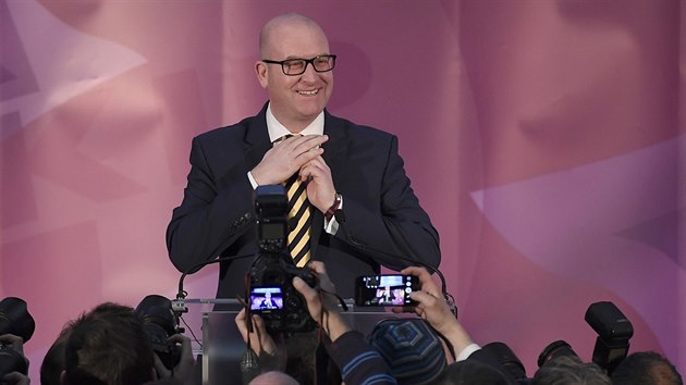 Britsk euroskeptick strana UKIP si zvolila novho ldra. Stal se jm Paul Nuttall (28. listopadu 2016).