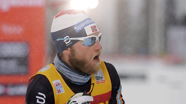 Martin Johnsrud Sundby v kvalifikaci na vodn sprintersk zvod Svtovho pohru ve finsk Ruce.