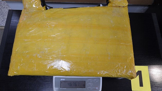 Cizinec paoval na dn kufru devt kilogram heroinu (23.11.2016).