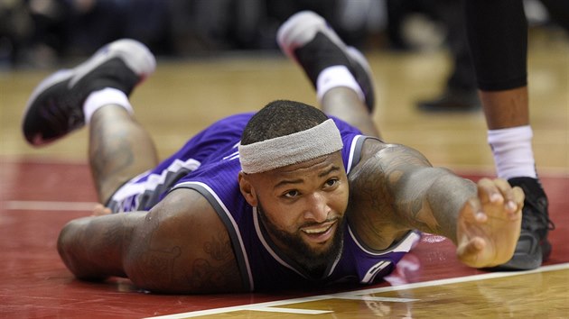 DeMarcus Cousins ze Sacramenta padl na washingtonskou palubovku.