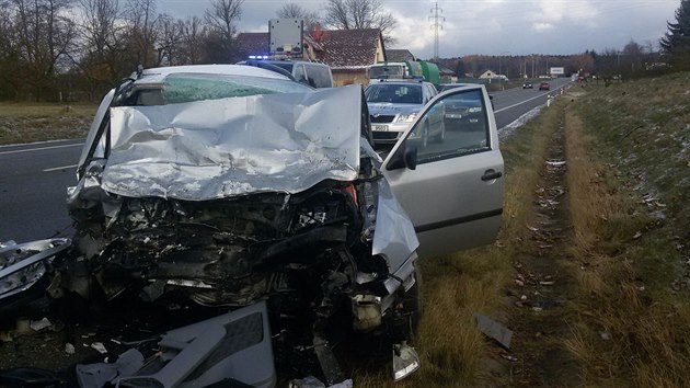 Pi nehod u obce Lupenice na Rychnovsku se zranilo sedm lid (28.11.2016).