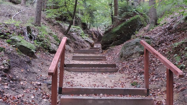 Turistick stezka v Modlivm dole u Svojkova na eskolipsku je po oprav hez.