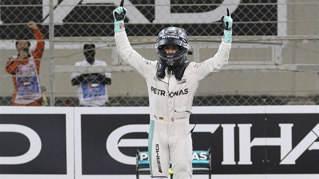 KRL JE MRTEV, A IJE KRL! Nico Rosberg slav premirov titul mistra svta ve formuli 1.