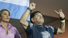 Na finále tenisového Davis Cupu juchal i slavný Diego Maradona s partnerkou. A...