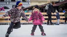 Kluziště se na Budějovický advent vrátilo po sedmi letech. Lidé mohou na... Kluziště se na Budějovický advent vrátilo po sedmi letech. Lidé mohou na...