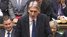 Ministr financí Philip Hammond hájí v parlamentu výhled britské ekonomiky (23....