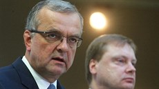 Předseda TOP 09 Miroslav Kalousek a poslanec Martin Plíšek na brífinku strany... Předseda TOP 09 Miroslav Kalousek a poslanec Martin Plíšek na brífinku strany...