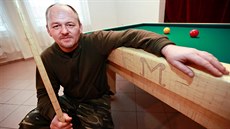 Zdeněk Matějka z Nového Přerova stavěl deset let kulečník ze zápalek, použil... Zdeněk Matějka z Nového Přerova stavěl deset let kulečník ze zápalek, použil...