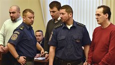 Obžalovaní Simon Baier (vlevo), Michal Cvan (třetí zleva) a Jozef Minár... Obžalovaní Simon Baier (vlevo), Michal Cvan (třetí zleva) a Jozef Minár...