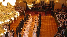 Snímek z Rakouského plesu v Paláci ofín.