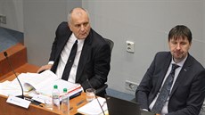 Josef Pavlík z hnutí ANO (vlevo) lhal o své komunistické minulosti. Také se... Josef Pavlík z hnutí ANO (vlevo) lhal o své komunistické minulosti. Také se...