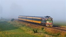 Vlak RegioJet tažený dieselovou lokomotivou na lince Praha - Zvolen. Na snímku... Vlak RegioJet tažený dieselovou lokomotivou na lince Praha - Zvolen. Na snímku...