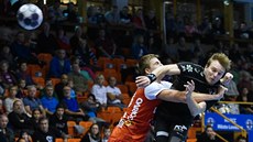 Jiří Motl z Lovosic pálí v utkání proti Novému Veselí. Jiří Motl z Lovosic pálí v utkání proti Novému Veselí.
