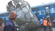 Pi vlakovém netstí u Kánpuru na severu Indie zemelo nejmén 63 lidí, dalí...