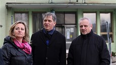 Ministr pro lidská práva Jiří Dienstbier si v Sokolově prošel místy, která jsou... Ministr pro lidská práva Jiří Dienstbier si v Sokolově prošel místy, která jsou...