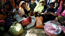 Barmtí muslimové, který utekli do Bangladée, pebývají v uprchlickém táboe...