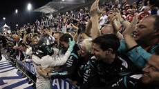 JSEM VÁ, DKUJU! Nico Rosberg slaví premiérový titul mistra svta ve formuli 1.