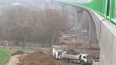 Nový silniní most nad Velemylevsí.