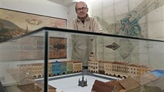 Model novojičínského náměstí a jeho autor Jan Kroupa. Model novojičínského náměstí a jeho autor Jan Kroupa.