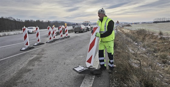 Stavbai 30. listopadu oteveli obchvat Stakova na hlavním tahu mezi Plzní a Domalicemi. 