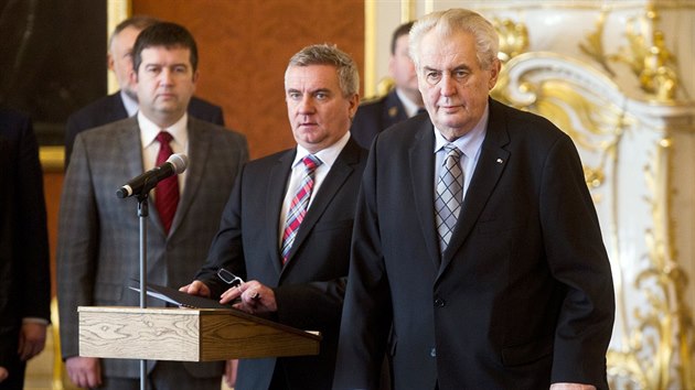 Prezident Milo Zeman jmenoval novho ministra zdravotnictv Miloslava Ludvka a ministra pro lidsk prva Jana Chvojku. (30. listopadu 2016)