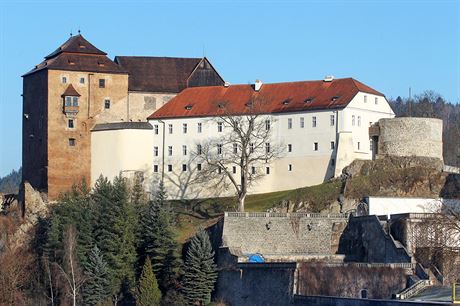 Celkov pohled na hrad. V Beov nedvno dokonili obnovu hradn fasdy,...