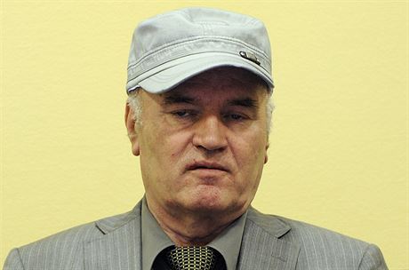 Ratko Mladi u soudu. Fotografie z roku 2011.