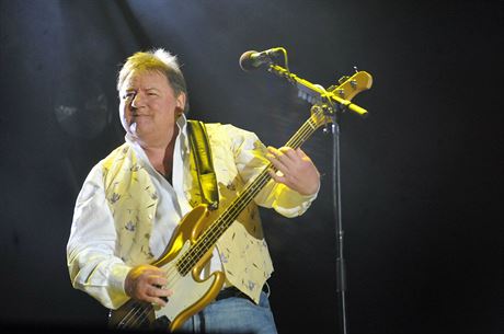 Greg Lake na koncertu Emerson, Lake and Palmer v roce 2010