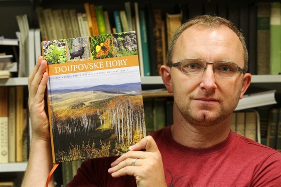 Jedním z autor knihy Doupovské hory je Jan Matj, absolvent Pírodovdecké...