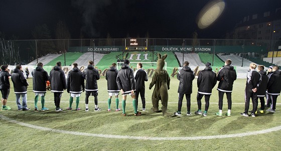 Fotbalisté Bohemians zdraví diváky. Zápas 16. kola proti Plzni byl kvli...