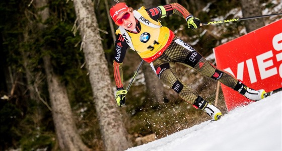 Laura Dahlmeierová na trati sprintu v Pokljuce