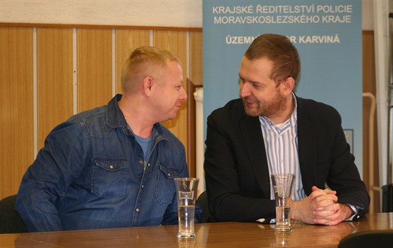 Zachránce a zachránný. Martin Horák (vlevo) a Stanislav Karas se dnes seli...