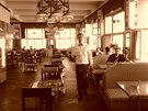Interiér kubistické kavárny Grand Café Orient