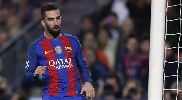 HATTRICK. Arda Turan z Barcelony potřetí překonává gólmana Mönchengladbachu... HATTRICK. Arda Turan z Barcelony potřetí překonává gólmana Mönchengladbachu...
