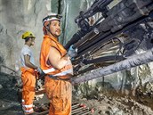 Dělníci budují Brennerský úpatní tunel. Dělníci budují Brennerský úpatní tunel.