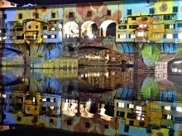 VÁNONÍ VÝZDOBA. Proslulý italský most Ponte Vecchio (Starý most) pes eku...
