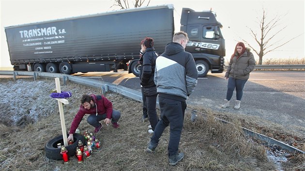 Na kiovatce u Zvrkovic pili v prosinci o ivot ti lid. Odboka z hlavnho tahu I/38 do obce se proto zmn.