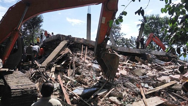 Indonskou provincii Aceh postihlo siln zemtesen. Podle ad zemelo nejmn 54 lid, stovky jsou zranny (7. prosince 2016)