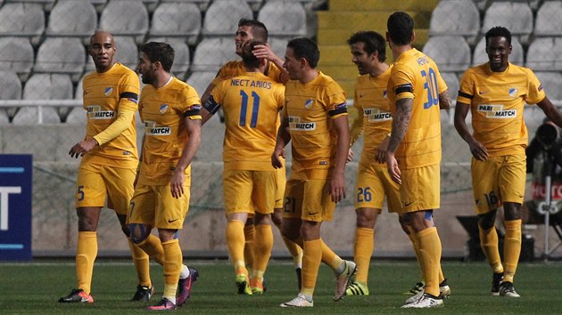 HEZKY! Hri APOEL Niksie se raduj po vstelen brance v zpase s Olympiakosem.